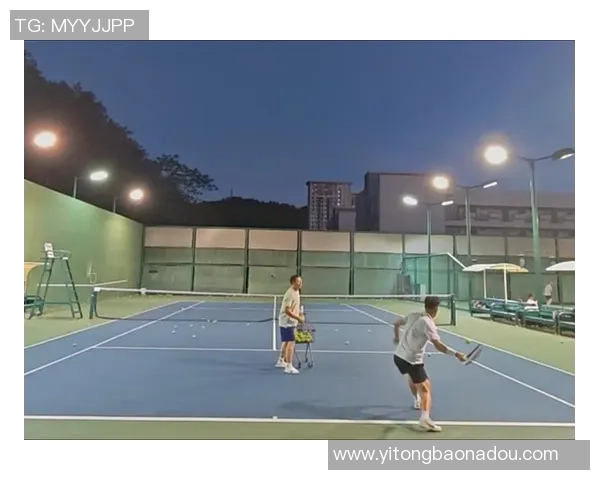 重庆网球队战术揭秘:网球巨献背后的训练与策略探讨